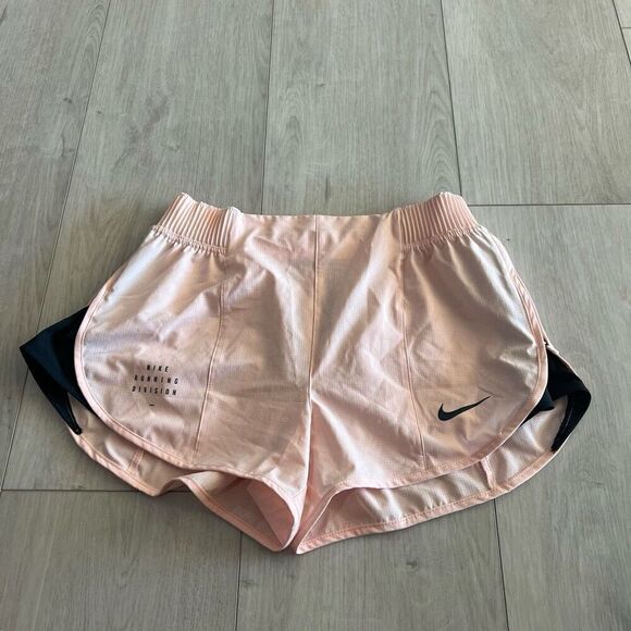 Nike Women' Run Division Tempo Luxe Pale Peach/Black Running Shorts-Sz S - Picture 1 of 11
